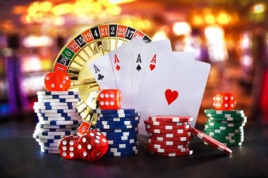 lirik789 mobile app interface showing slot games and live-dealer tables